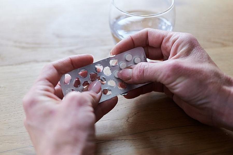 Həb qəbul edərkən yol verilən zərərli bir səhv