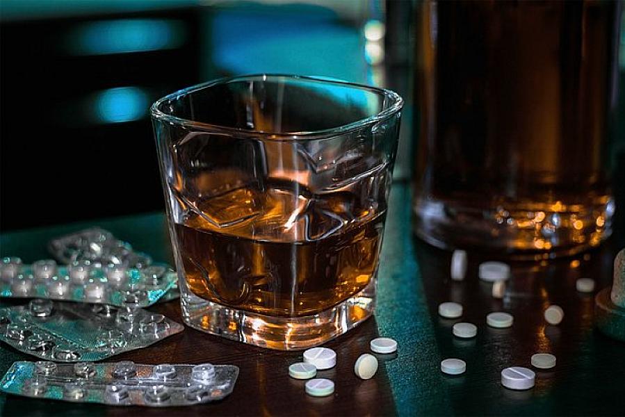 Arıqlama dərmanı və spirtli içkini qarışdırmaq