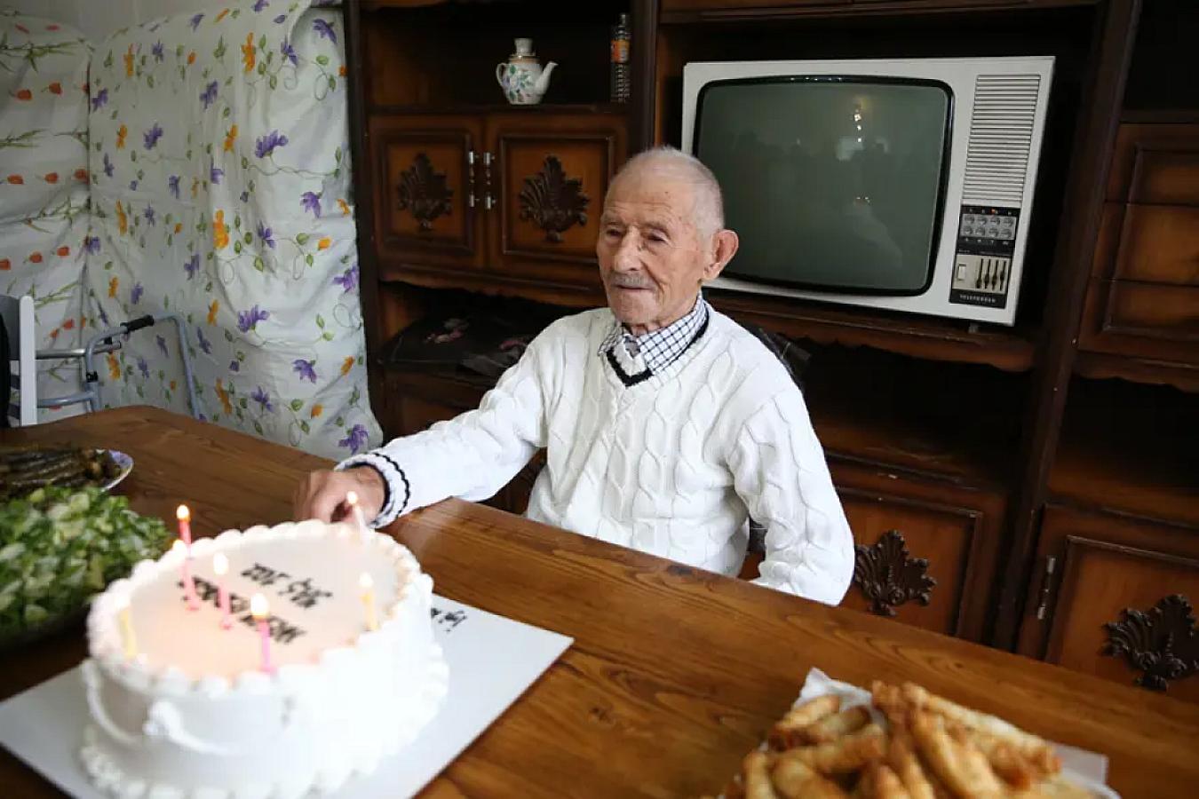 102 yaşını qeyd etdi, sirrini açıqladı: hər kəs