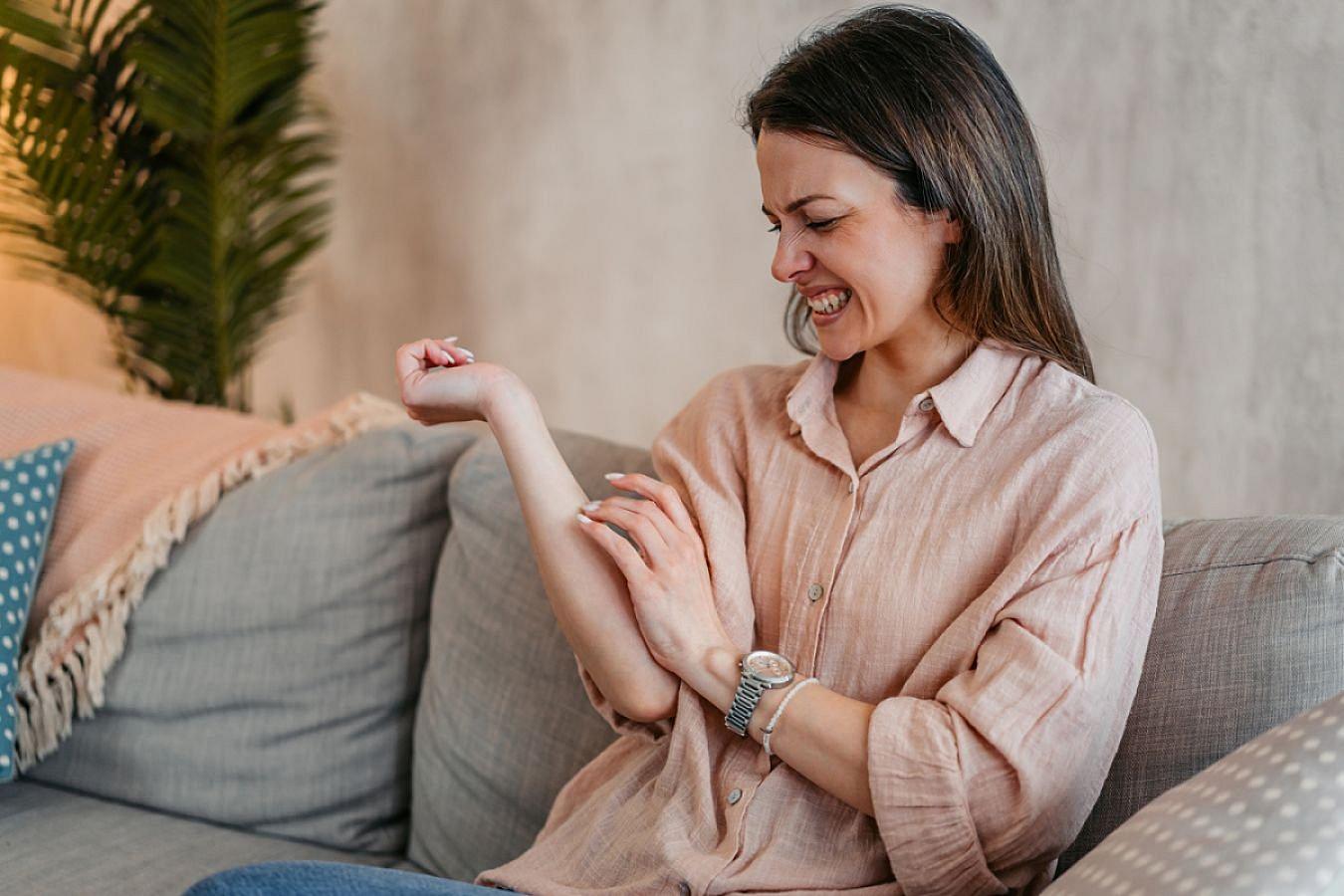 Təhlükəli ağcaqanad sancmasının əlamətləri