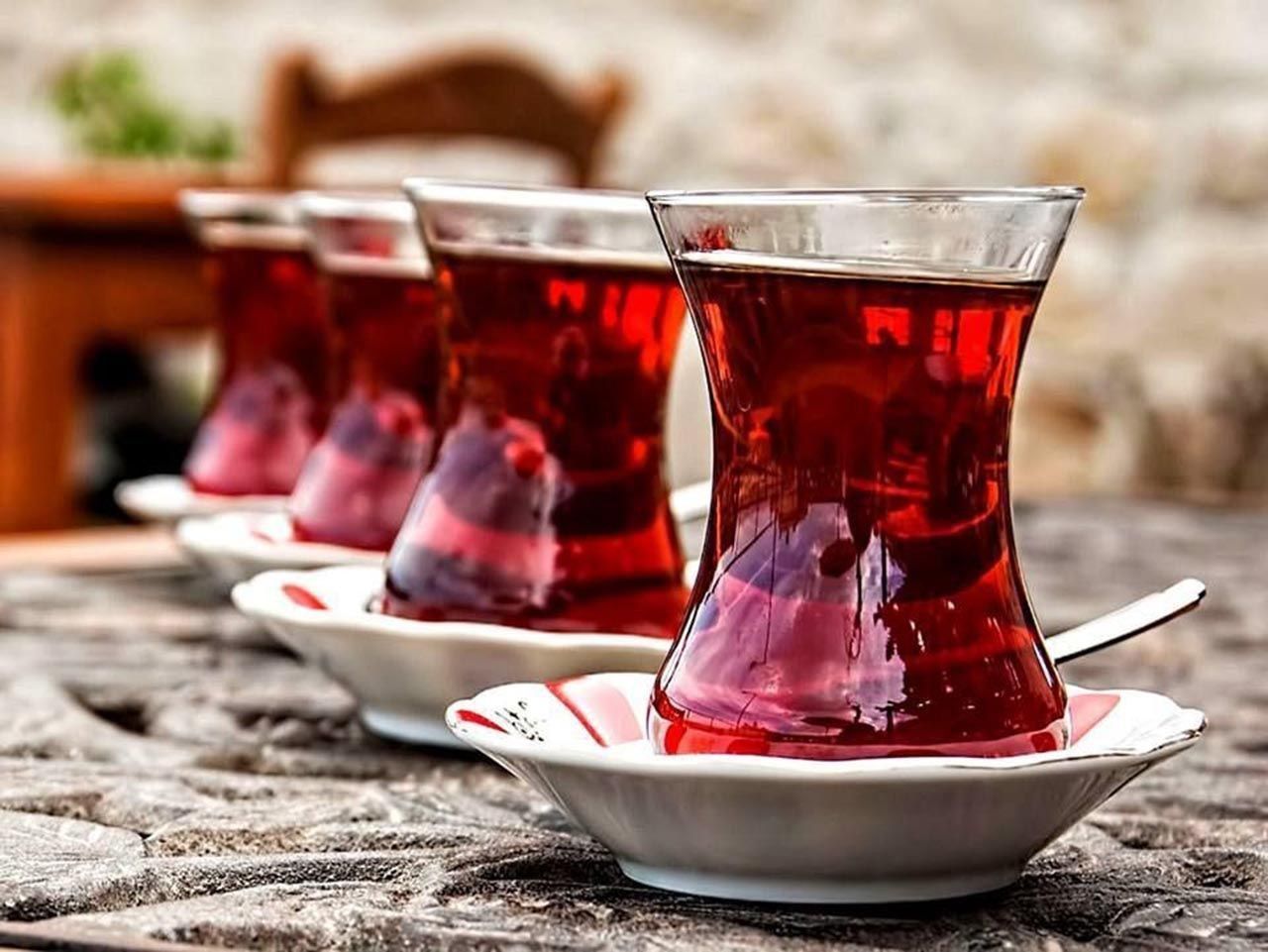 Həkim acqarına tünd çayın