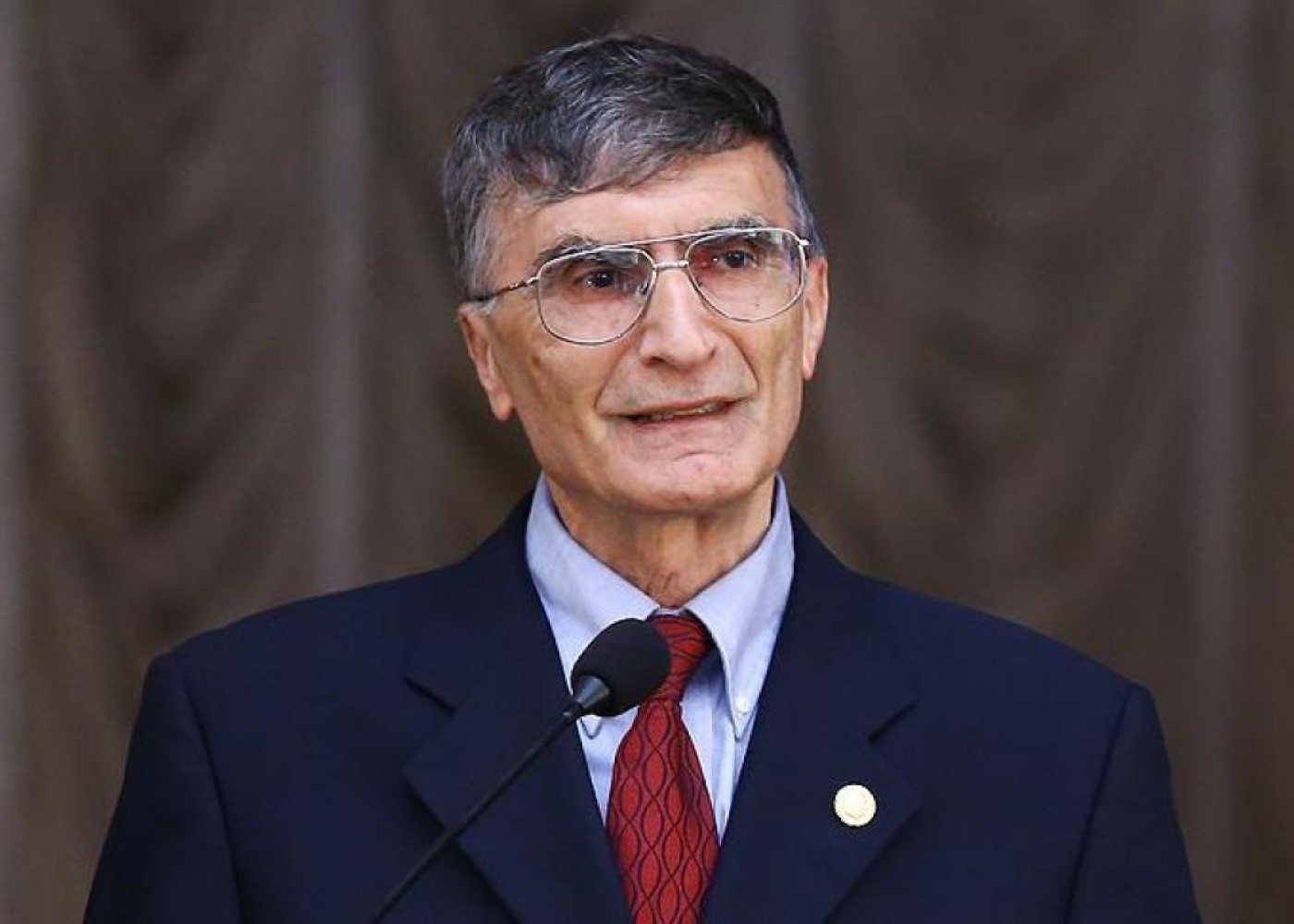 Əziz Səncər "Şöhrət" ordeni ilə