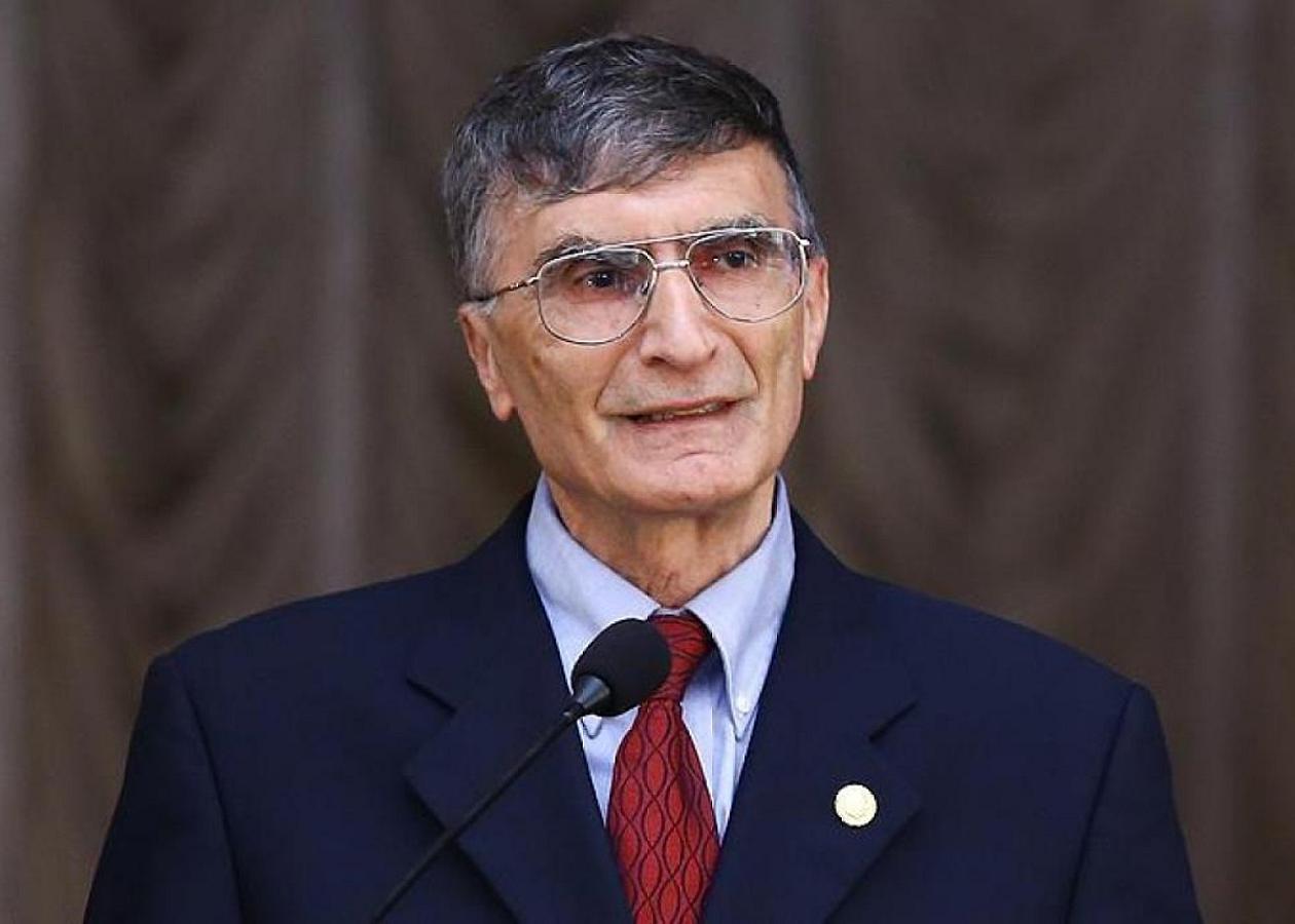Əziz Səncər "Şöhrət" ordeni ilə