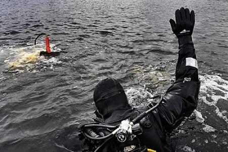 Xəzərdə içərisində sərnişinlər olan gəmi