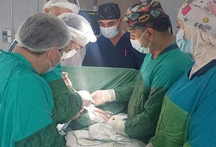 Sumqayıtda birgünlük körpə üzərində qida borusunun atreziyası əməliyyatı