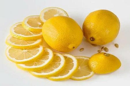 Limonun bu faydalarını çox az adam