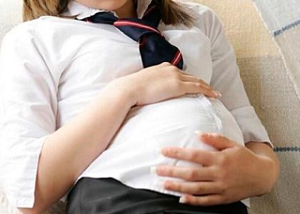 Salyanda 11-ci sinif şagirdi ana oldu