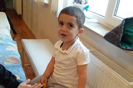 Üç yaşlı Orxanın anası: “Yeganə övladımın yaşaması üçün yardıma