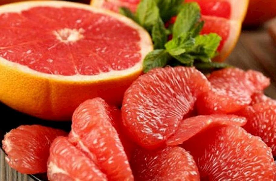 Həkim ürək və diabet xəstələrinə qreypfrut yeməyi tövsiyə etdi
