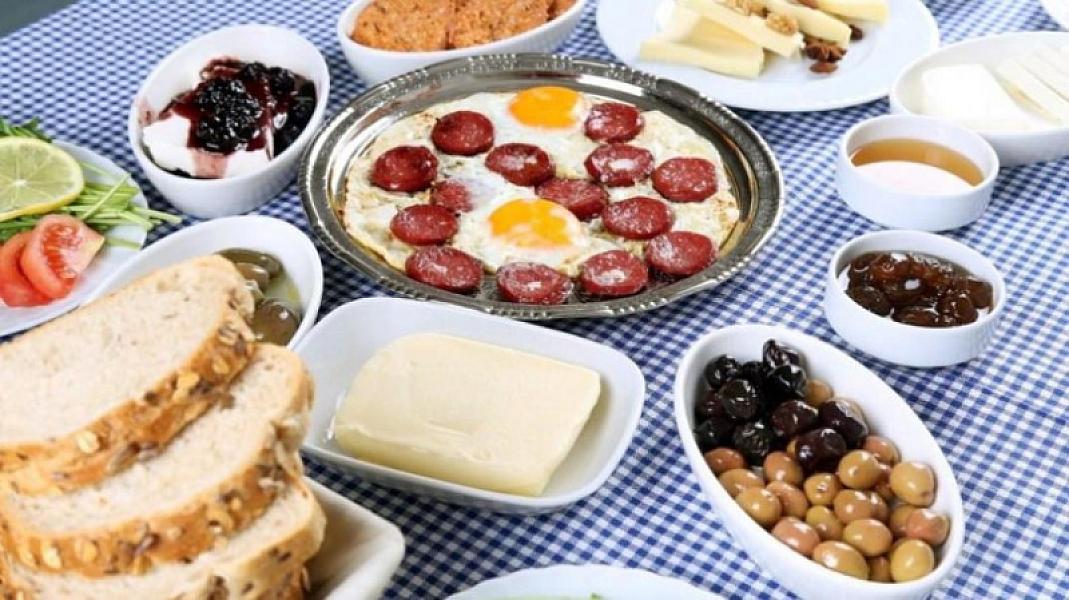 "İmsakda ağır yeməklərlə qidalanmaq olar" - Həkimdən açıqlama