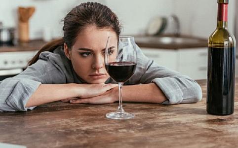 ÜST: Martın 8-də spirtli içkinin qəbulu