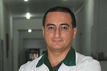 Sevgilisi ilə birlikdə həyat yoldaşını döyən həkim