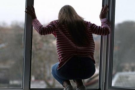 9-cu sinif şagirdi dərs zamanı özünü məktəbin pəncərəsindən atdı