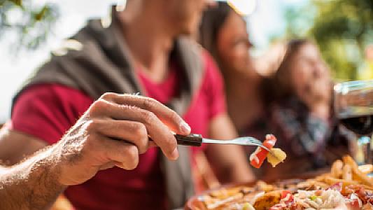 Həkim yağlı qidaların faydalarından danışıb