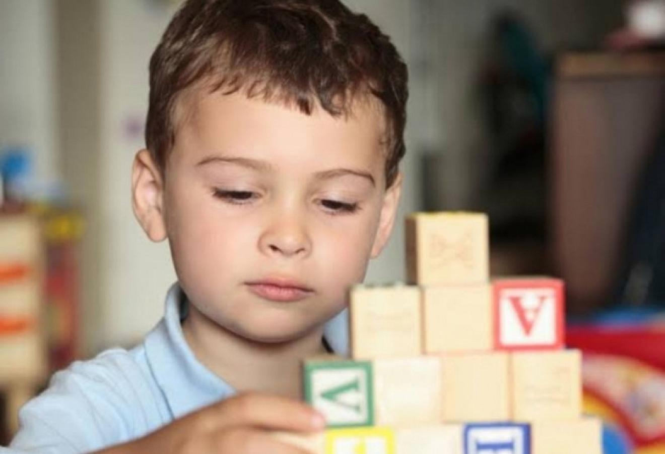 Autizm spektr pozuntusu olan uşaqların bacı və ya qardaşı risk altındadır