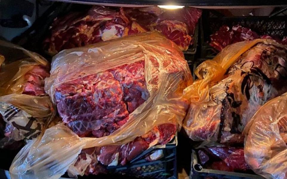 Bakıda avtomobilin yük hissəsində mənşəyi məlum olmayan ət aşkarlanıb