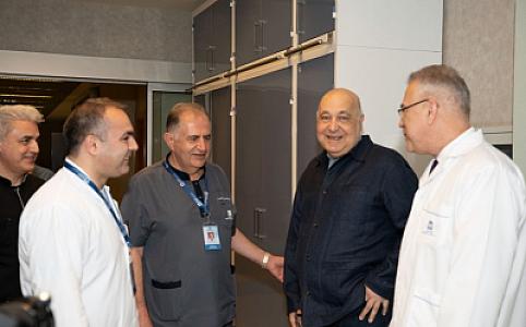 Xalq yazıçısı Çingiz Abdullayev xəstəxanadan evə buraxılıb