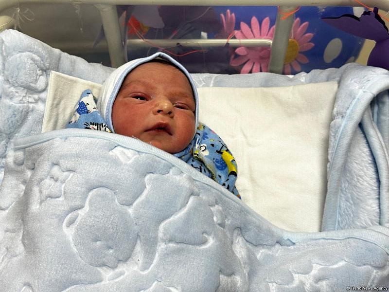 Xankəndidə doğulan ilk körpəyə Ali Baş Komandanın