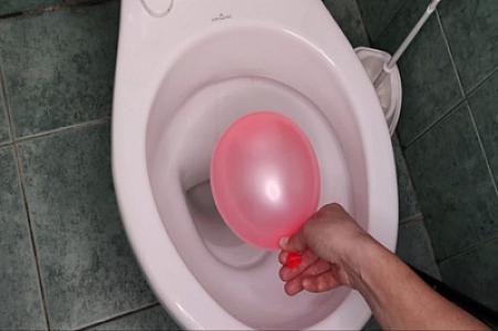 Tualetə niyə şar qoyurlar?