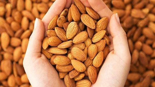 Hər səhər bir ovuc badam yeməyin
