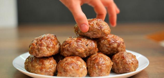 Əti az yeyənlərin beyninə qan sıza bilər