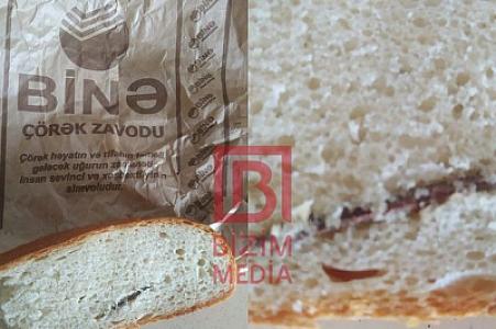 Çörəyin içərisindən taxta parçası ÇIXDI: