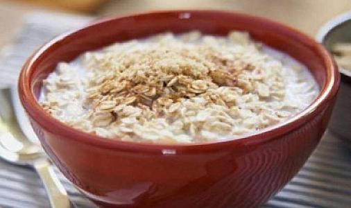 Səhər saatlarında şirin sıyıq yeməyin