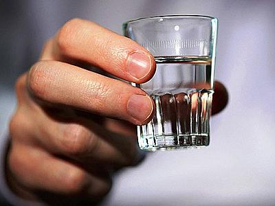 Araq beyini dağıdır, mədə-bağırsaq və qaraciyər xərçənginə yol açır