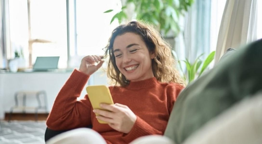 Elmi araşdırma: Gənc qızların telefon asılılığı