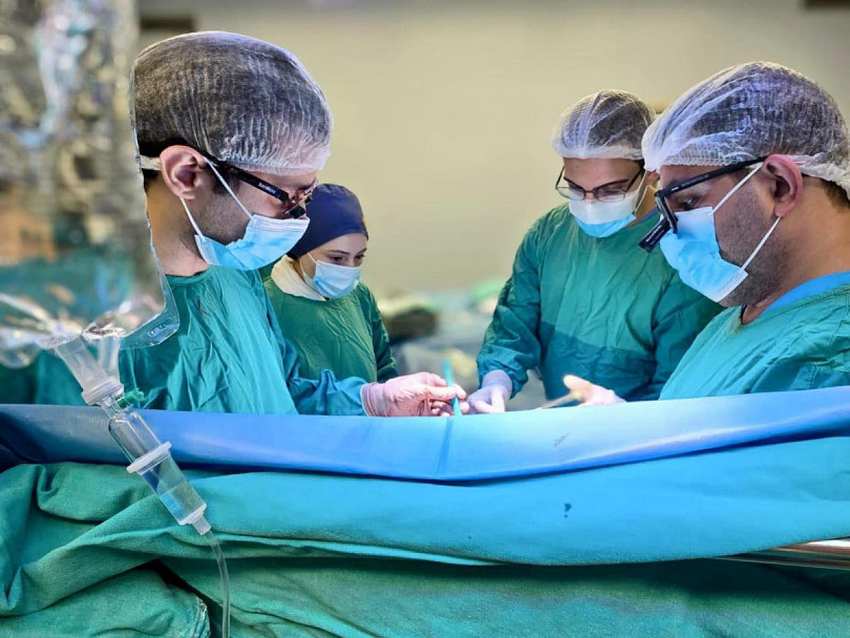 Yeni klinikada daha bir ağır əməliyyat uğurla icra edildi