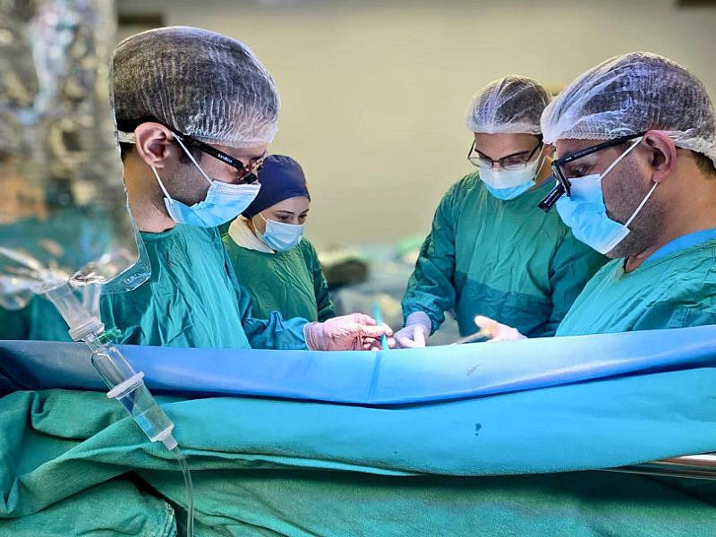 Yeni klinikada daha bir ağır əməliyyat uğurla icra edildi