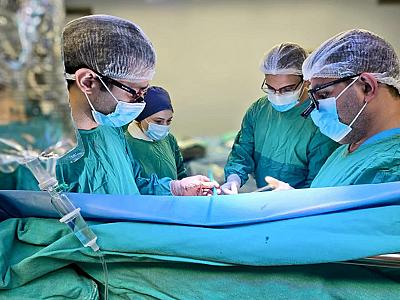 Yeni klinikada daha bir ağır əməliyyat uğurla icra edildi