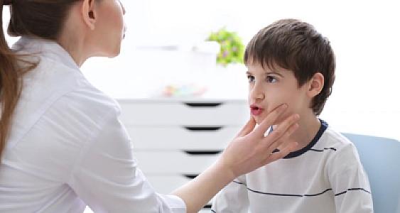 Uşaqlarda nitq GERİLƏMƏSİ: Danışıq problemi yaşayan azyaşlıların sayı niyə artıb?