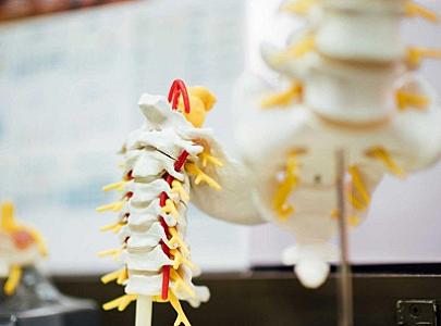 Boynundan aşağısı iflic olanlar qollarını hərəkət etdirə biləcək –