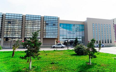 Abşeron Rayon Mərkəzi Xəstəxanasındakı növbə sıxlığına