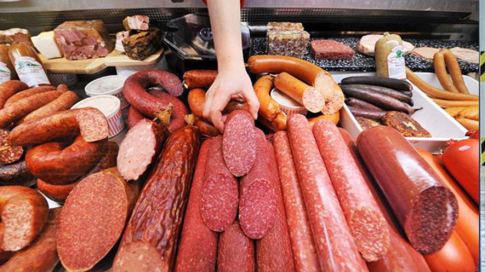 Xaricdən 5 manata gətirilən kolbasalar marketlərdə