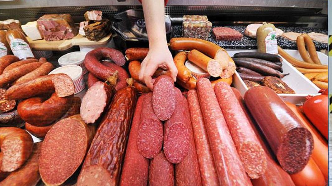 Xaricdən 5 manata gətirilən kolbasalar marketlərdə