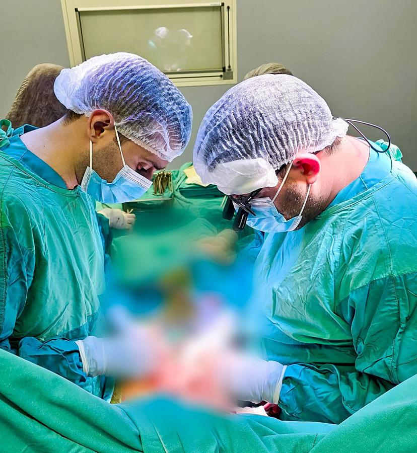 Yeni Klinikada ilk: Sinə sümüyü kəsilmədən