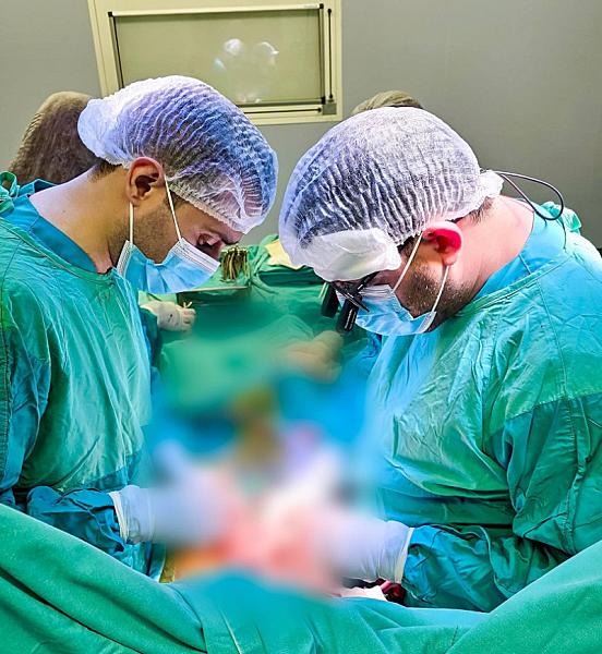 Yeni Klinikada ilk: Sinə sümüyü kəsilmədən