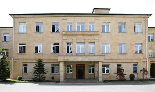 Məşhur xəstəxana iki aydır işçilərinə maaş vermir: