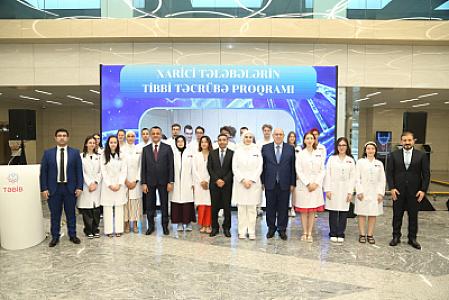 Dünyanın 21 ölkəsindən olan əcnəbi tələbələr Yeni Klinikada