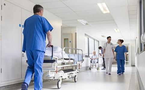 Atası tərəfindən bıçaqlanan azyaşlının son durumu