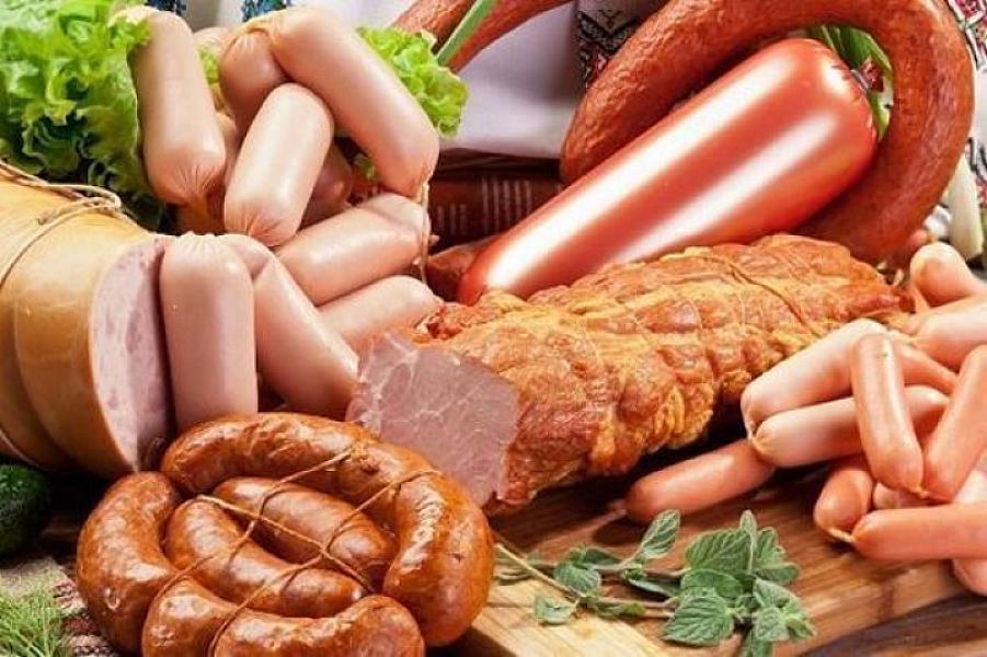 İyrənc mənzərə: Kolbasadan çıxan əşya ürək bulandırdı -