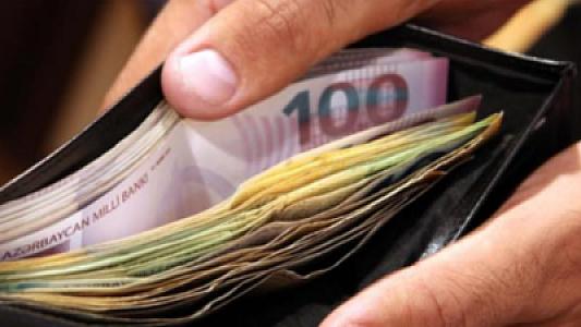 Pulu israf edən şəxsin əlamətləri: