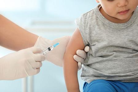 Bərdədə qızdırmaya görə iynə vurulan 4 yaşlı uşaq ölüb