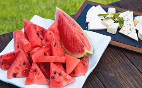 Səhiyyə Nazirliyi: “Dəniz kənarında qarpız və pendir yeyilməsi yaxşı olardı”