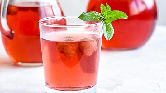 Yemək yeyərkən kompot içmək olar? -