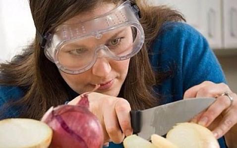 Necə edək ki, soğan doğrayanda ağlamayaq?