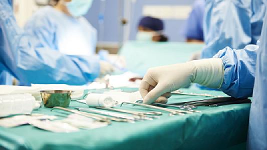 Azərbaycanda 13 il qız kimi yaşayan şəxs əməliyyatla oğlan oldu - VİDEO