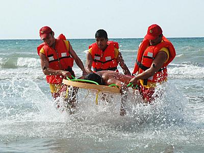 Dənizdə batma təhlükəsi ilə üzləşən şəxs